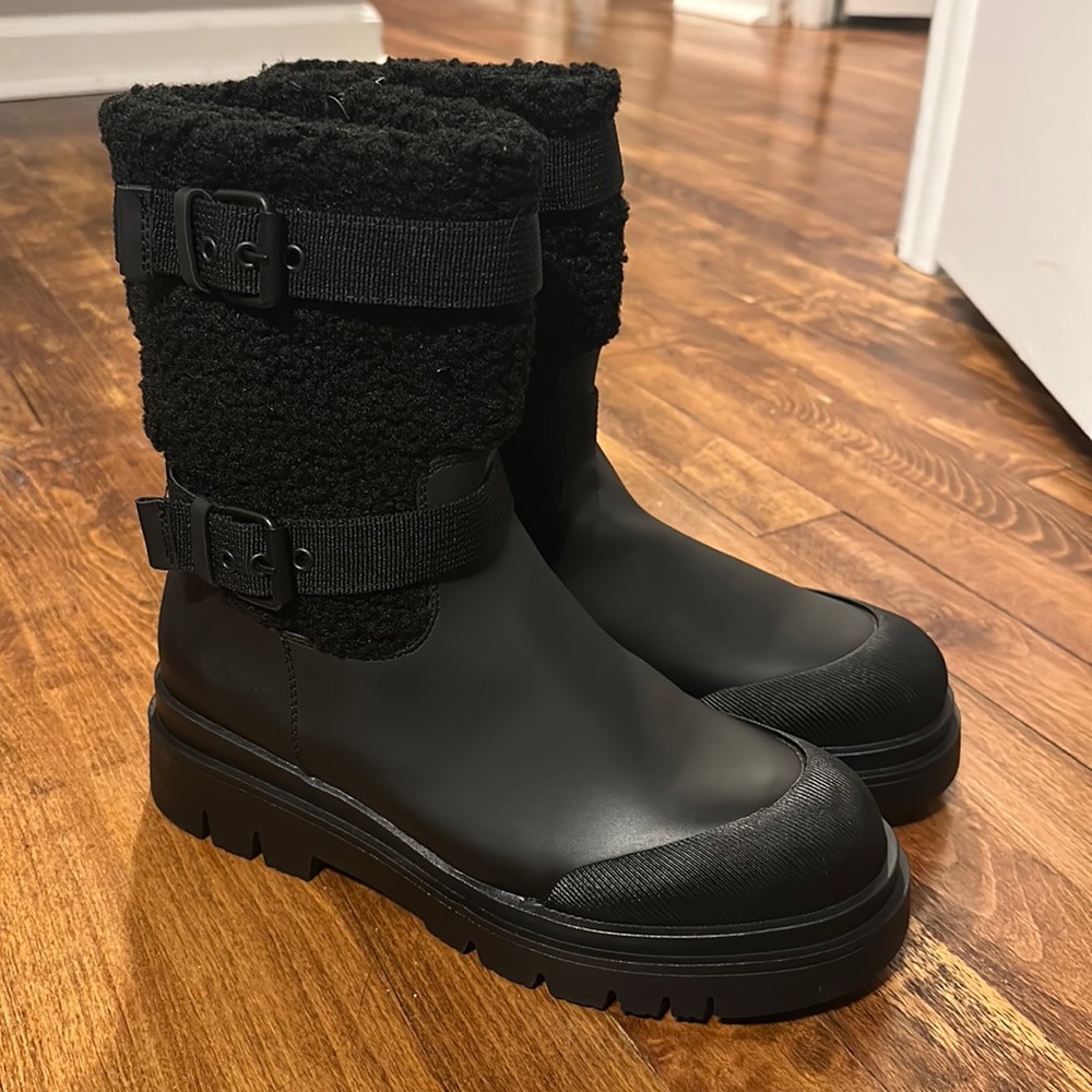 !NEW IN BOX! Dream Pairs mid-calf waterproof fleece lined snow boots